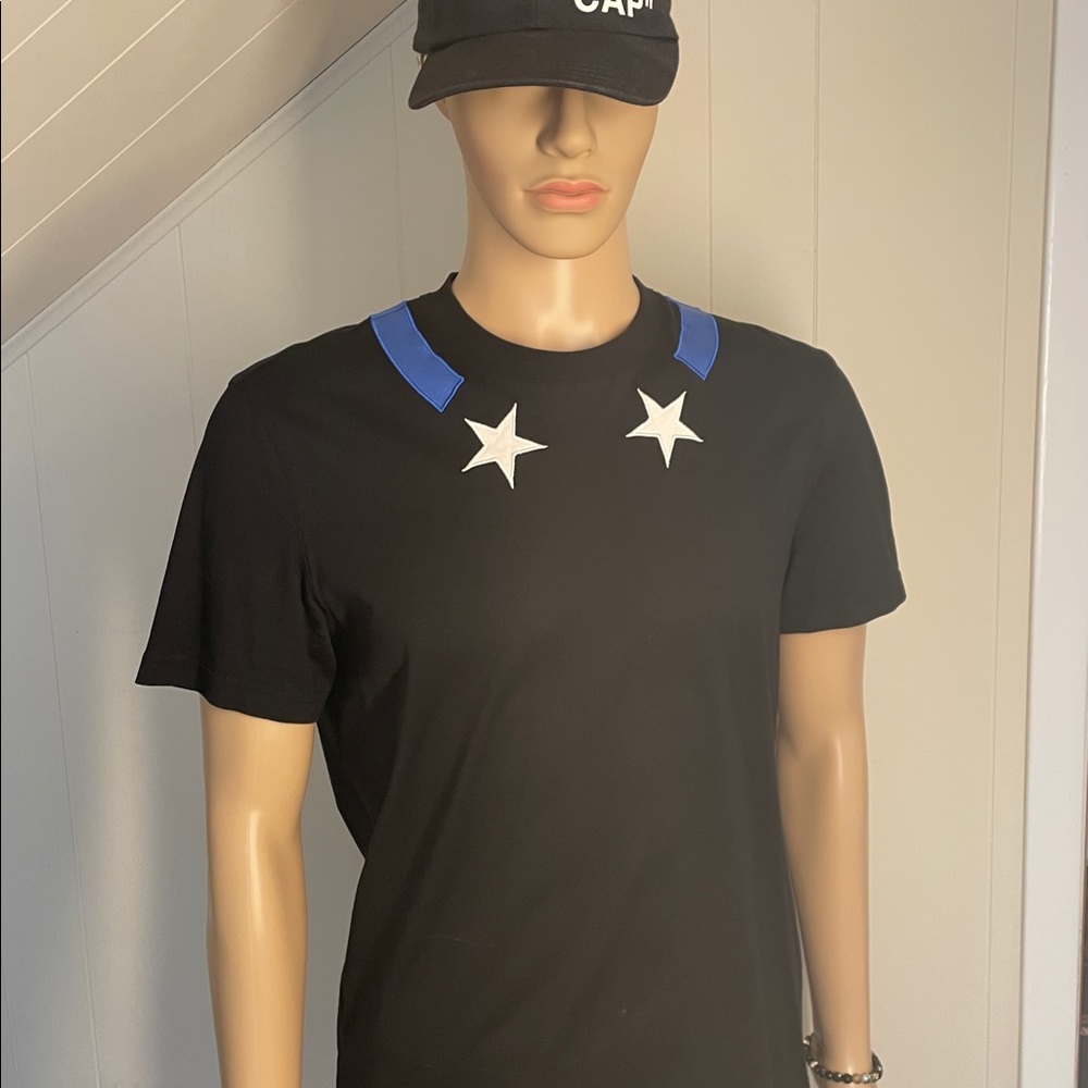 Givenchy - Picture 3 of 8